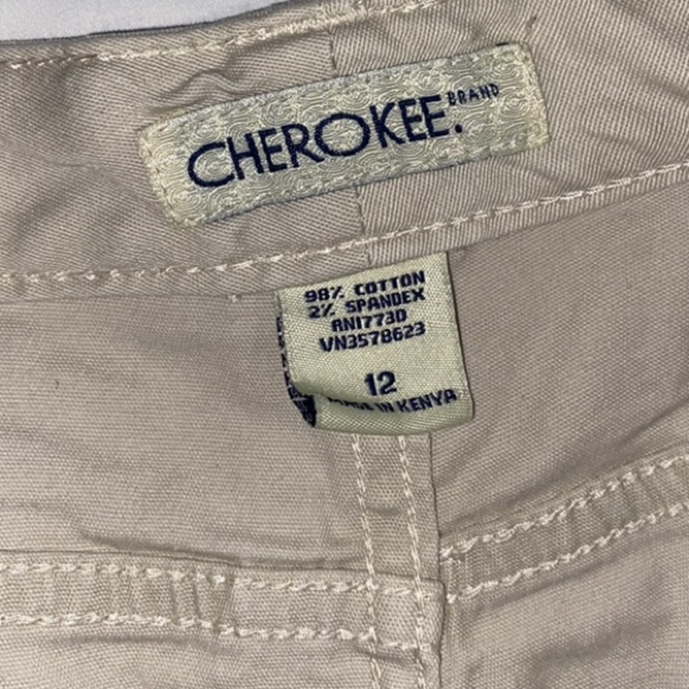 Cherokee Khaki Shorts - Picture 4 of 8
